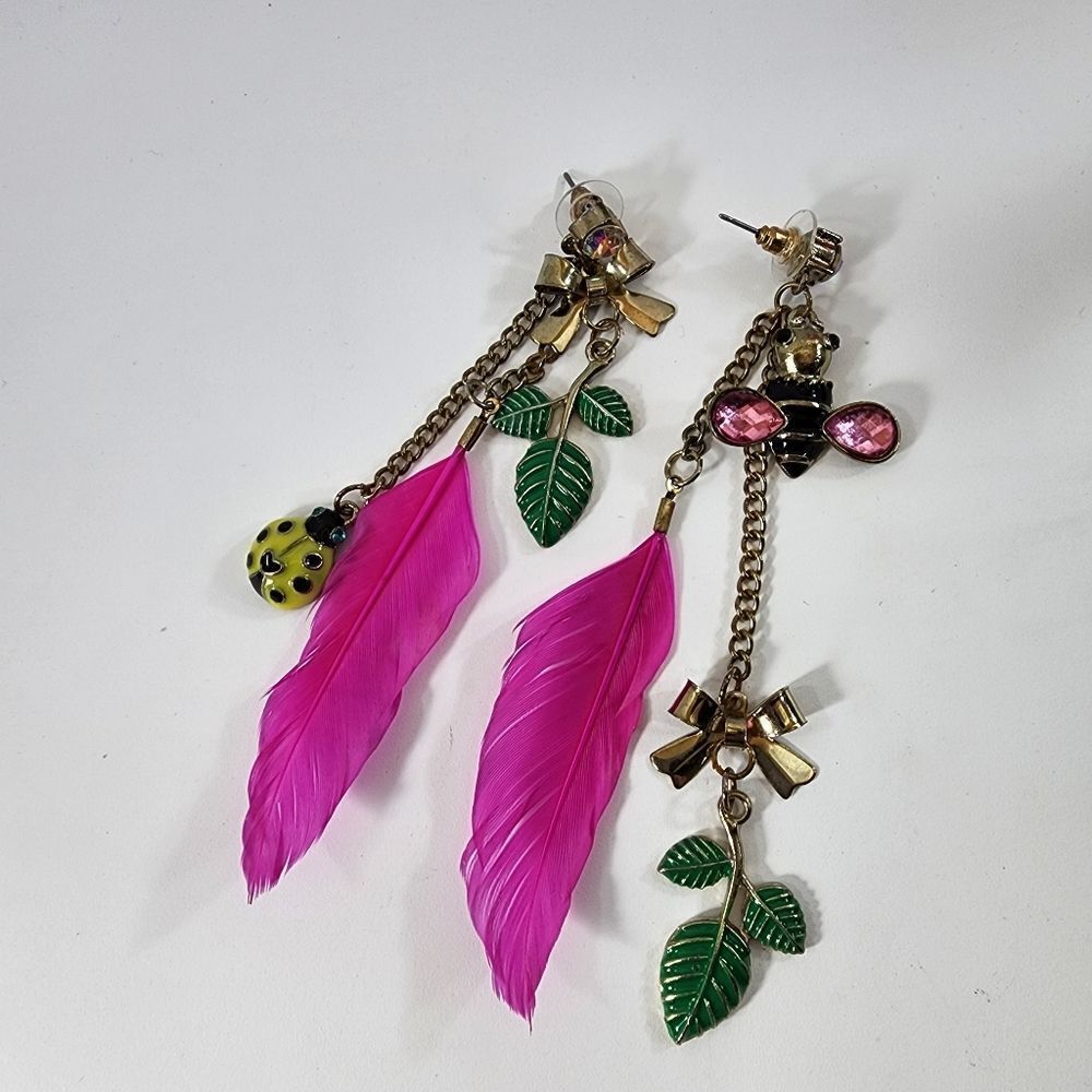 Betsey Johnson vintage feather ladybug bee earrings - Picture 3 of 3